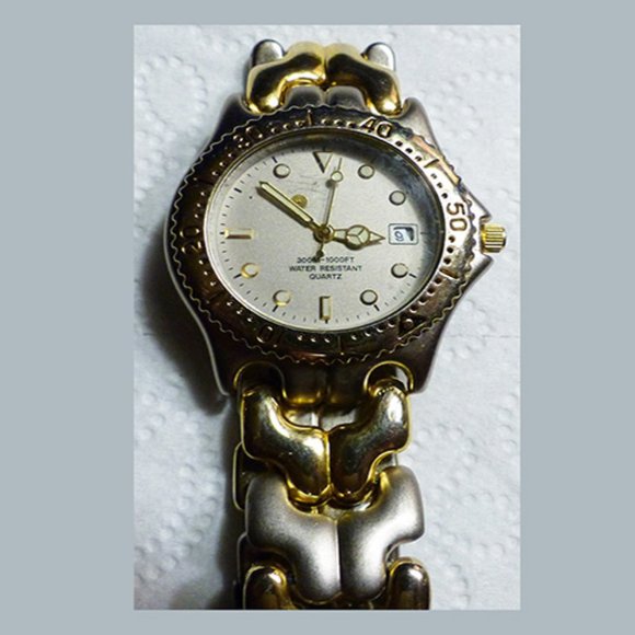 Heavy Two-Tone Tommy Hilfiger Divers Watch Water Resistant 300m - 1000 Feet - Picture 1 of 2